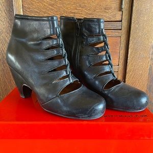 Mix Mooz Throne ankle boots